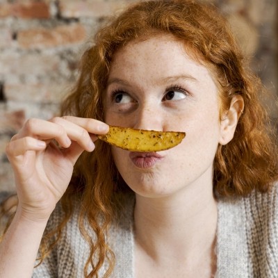 close-up-woman-holding-potato-0405-2023-1147570-wWw_500x500x1